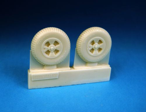 de Havilland Hornet Mk.I/Mk.II/Sea Hornet F.20/NF.21 32' 4 slot main wheels with staggered block tread tyres (designed to be used with Classic Airframe and Trumpeter kits)