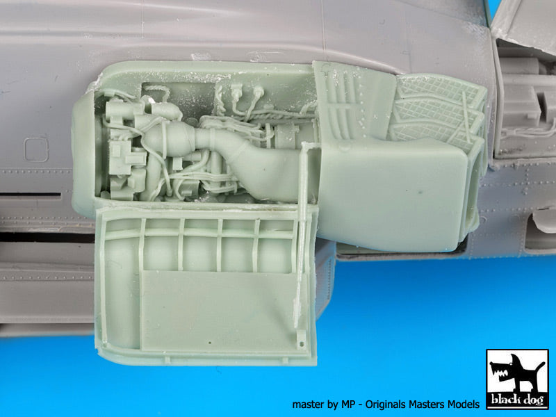 Bell/Boeing AH-64D Engine (designed to be used with Italeri kits)