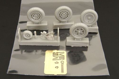 Focke-Wulf Fw-190 EARLY+LATE 2 each and tail wheels and assembly