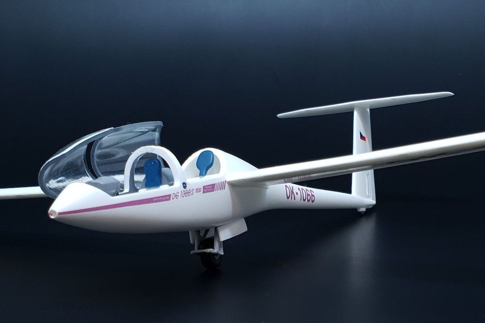 DG-1000S Glider 'AKVY'