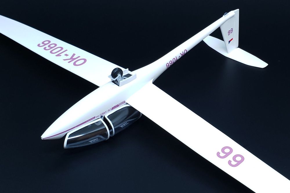 DG-1000S Glider 'AKVY'