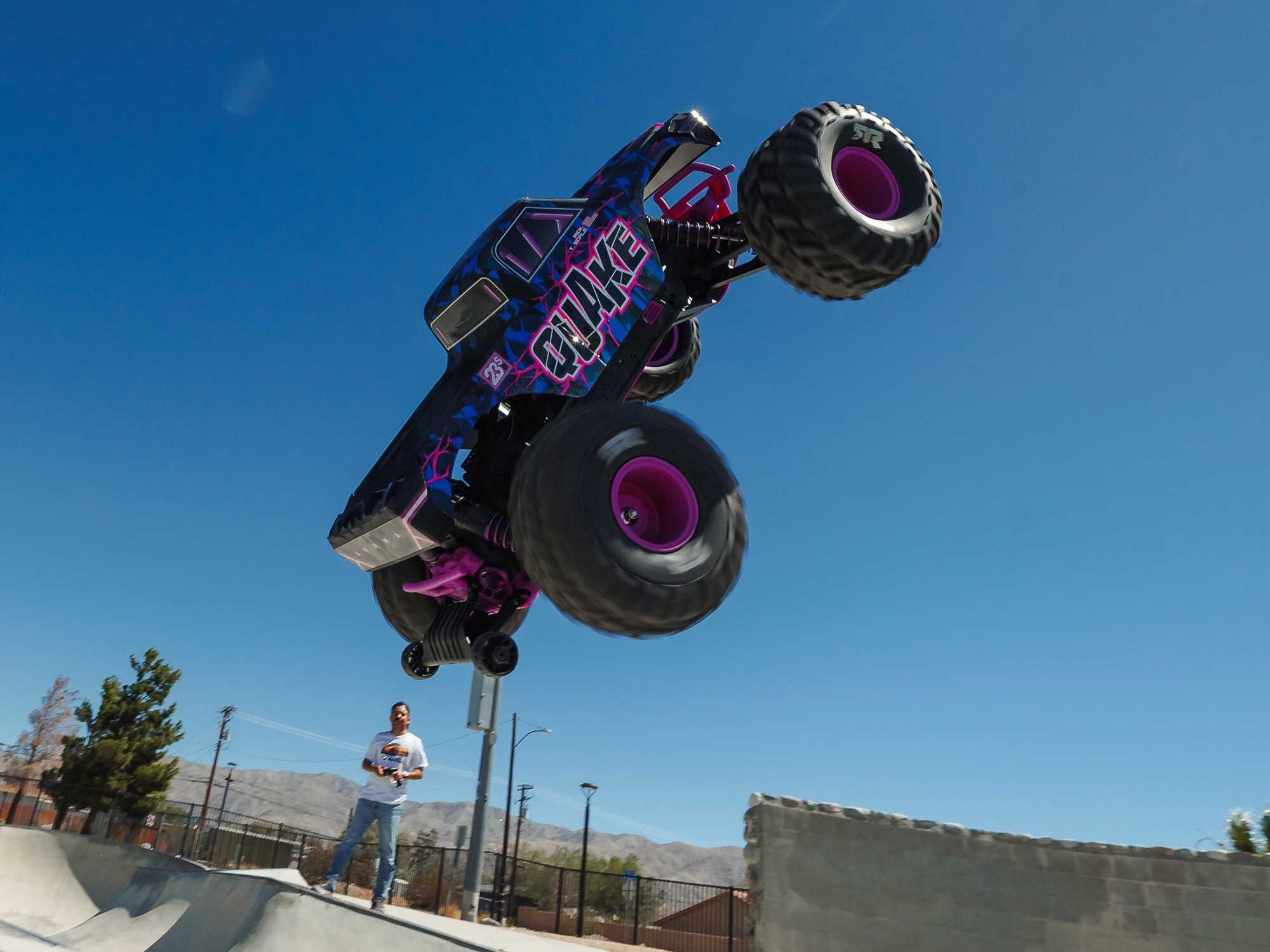 Arrma 1/10 QUAKE 223S DSC 2WD RTR Brushless Monster Truck - Purple
