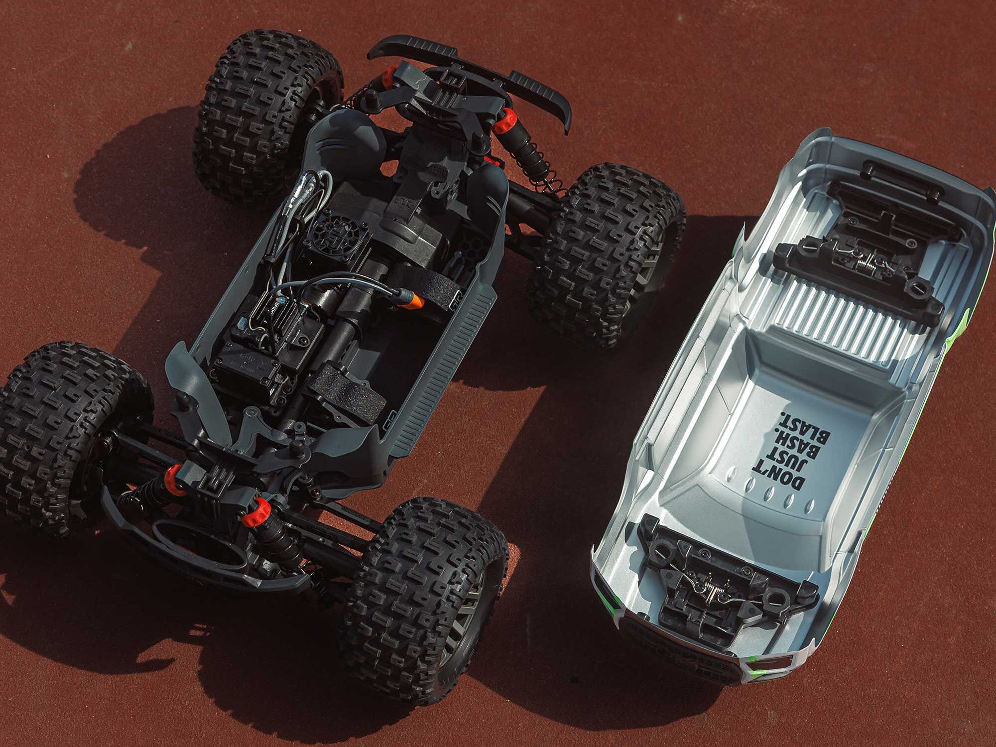 1/10 GRANITE MEGA 665 4X4 RTR Monster Truck Blu