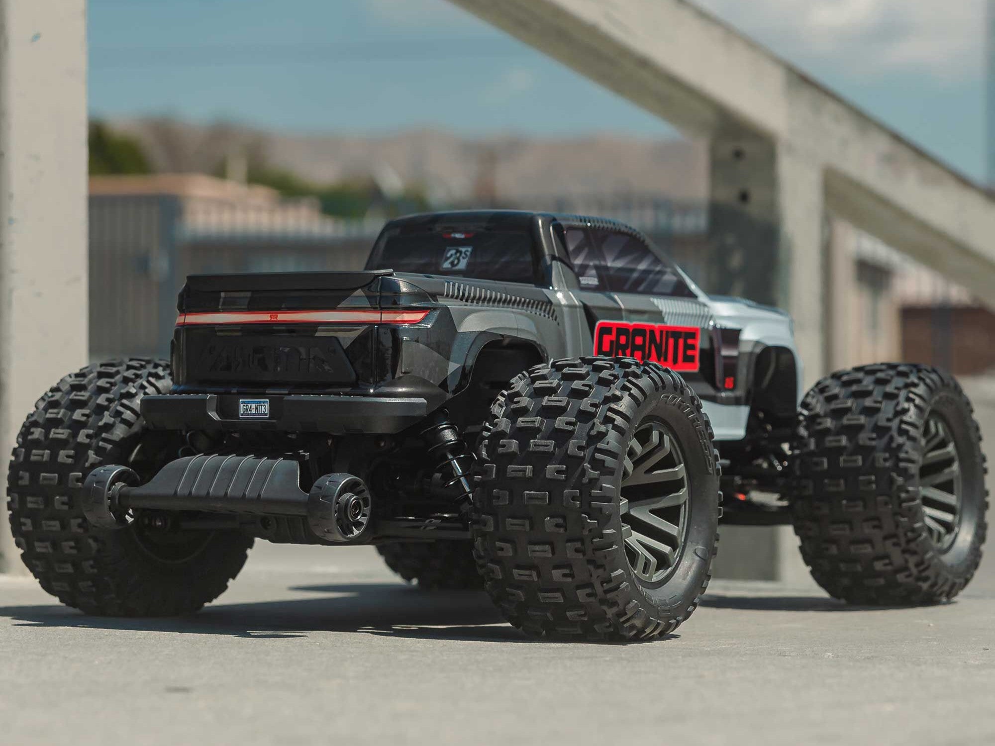 Arrma 1/10 GRANITE 223S DSC 4X4 RTR Brushless Monster Truck - Gun Metal