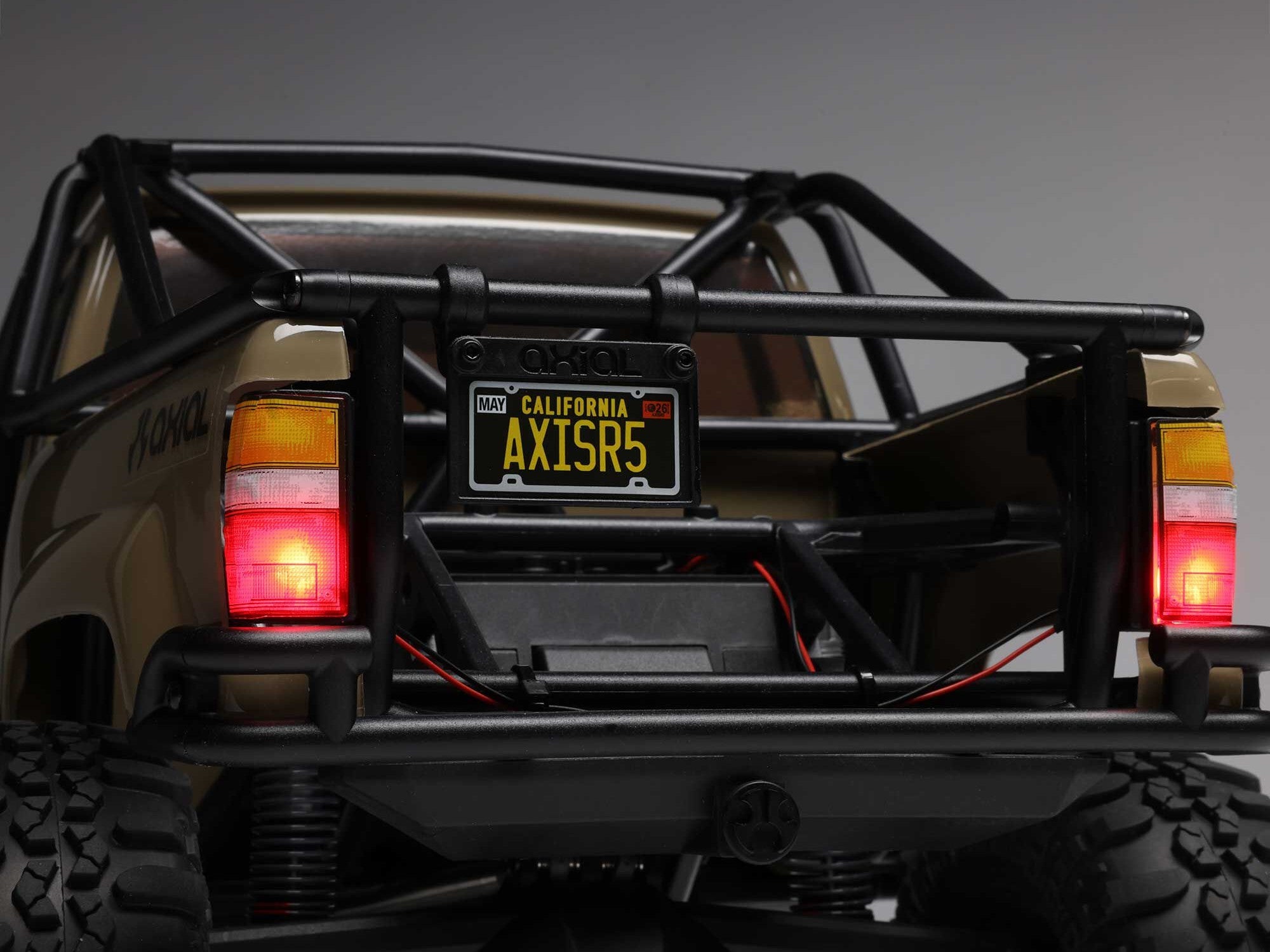 Axial 1/10 Scx10 Iii 1987 Toyota Sr5 4X4 Rtr Rock Crawler, Brown C-AXI-2062T1