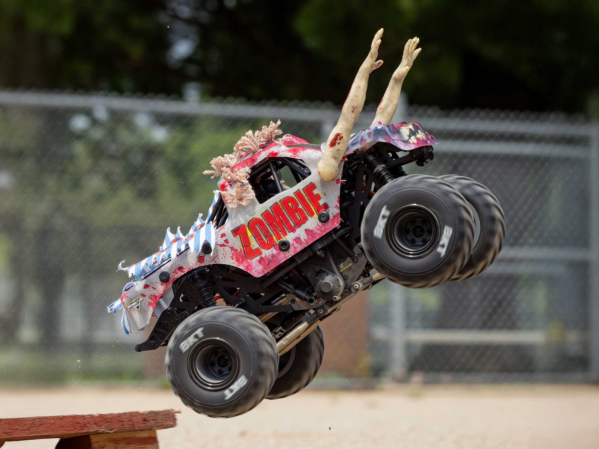 Losi 1/18 Mini LMT Zombie Monster Truck RTR  - C-LOS01026T4