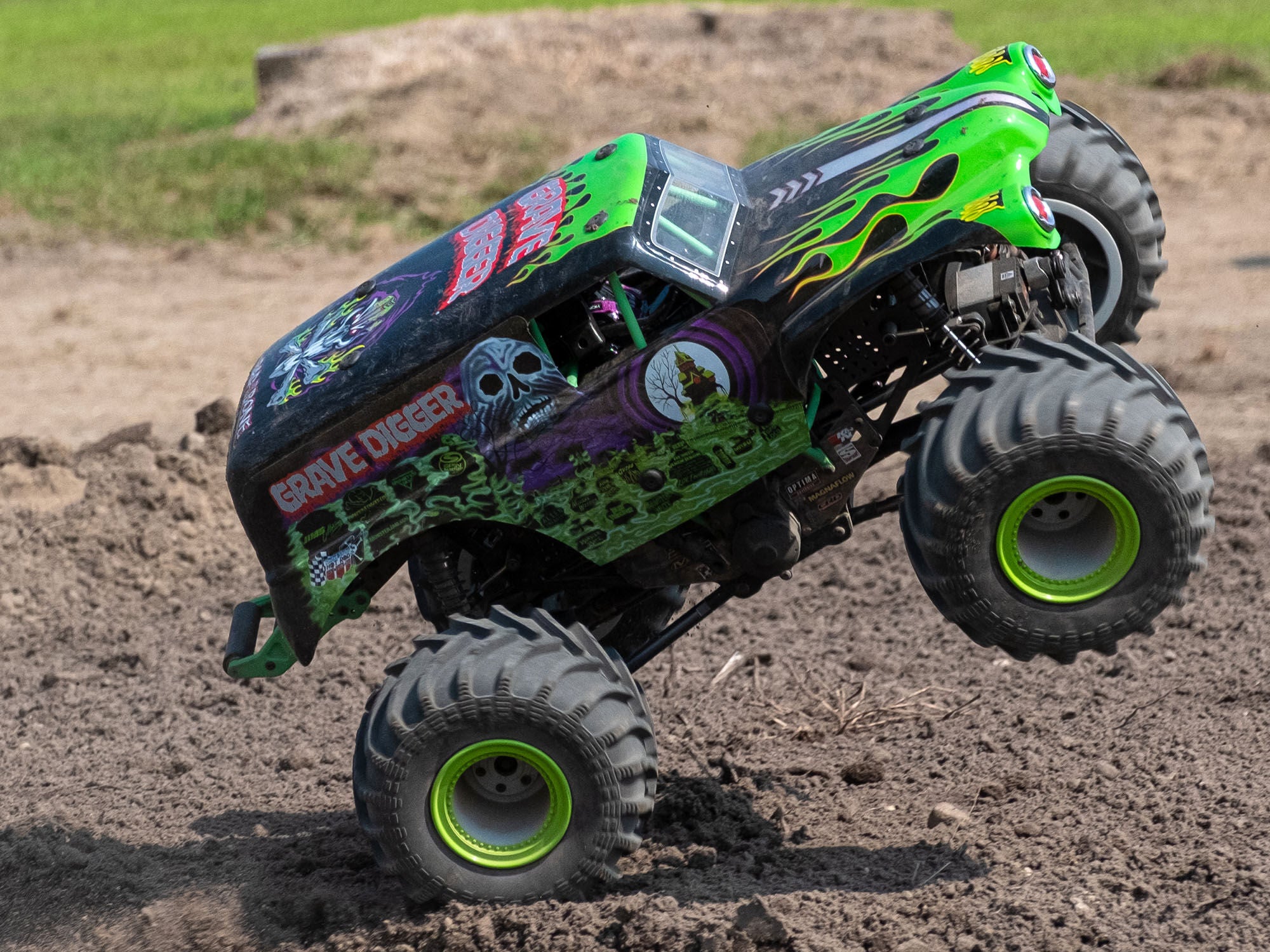 Grave Digger 4WD Solid Axle Monster Truck RTR