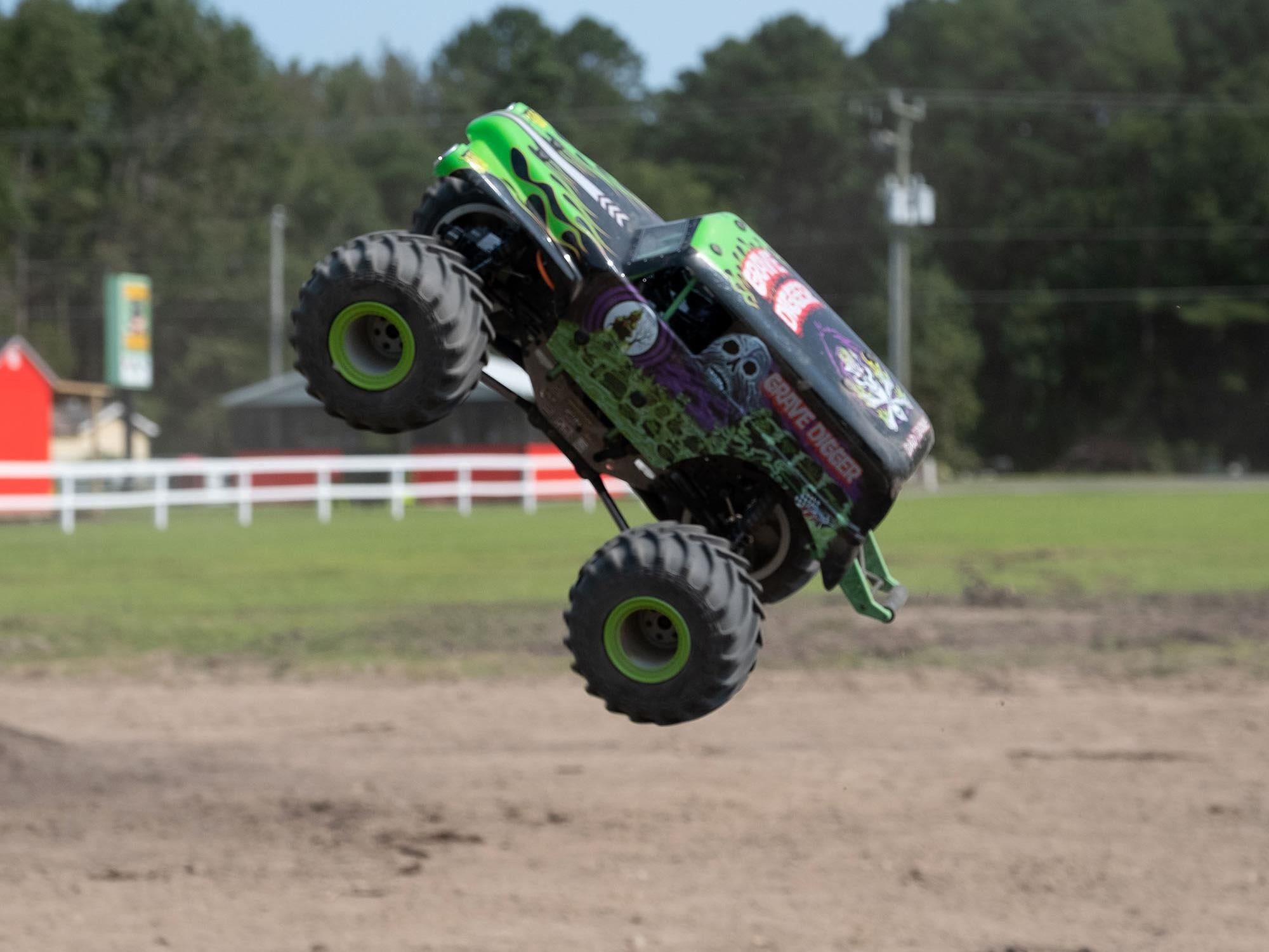 Grave Digger 4WD Solid Axle Monster Truck RTR