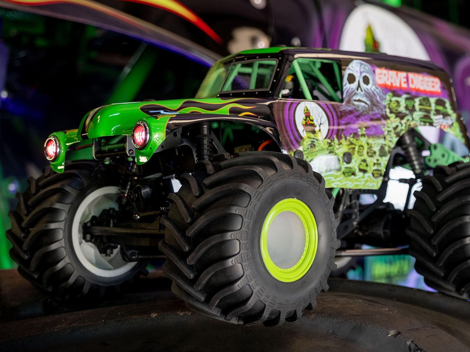 Grave Digger 4WD Solid Axle Monster Truck RTR