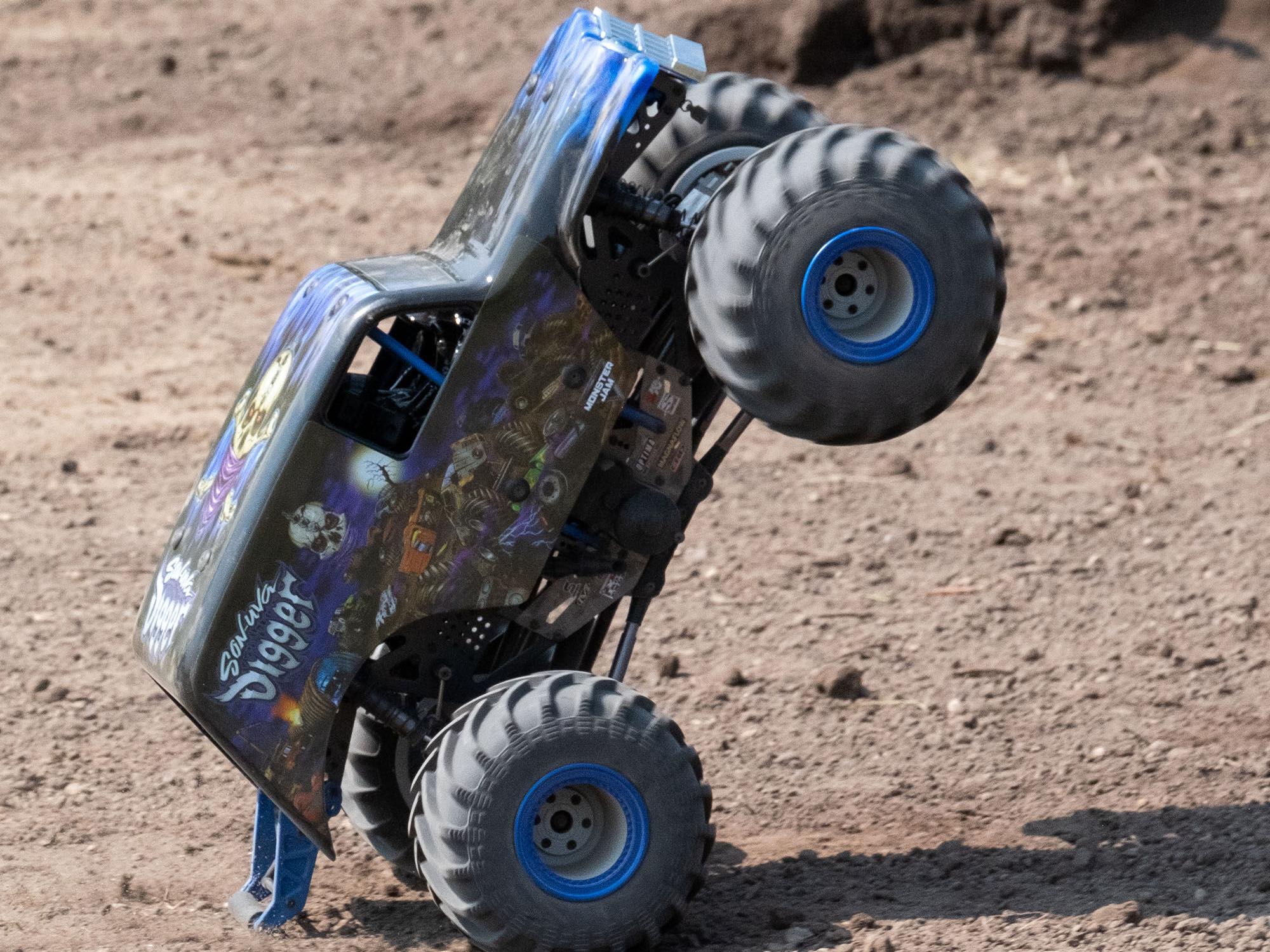 SonUvaDigger 4WD Solid Axle Monster Truck RTR