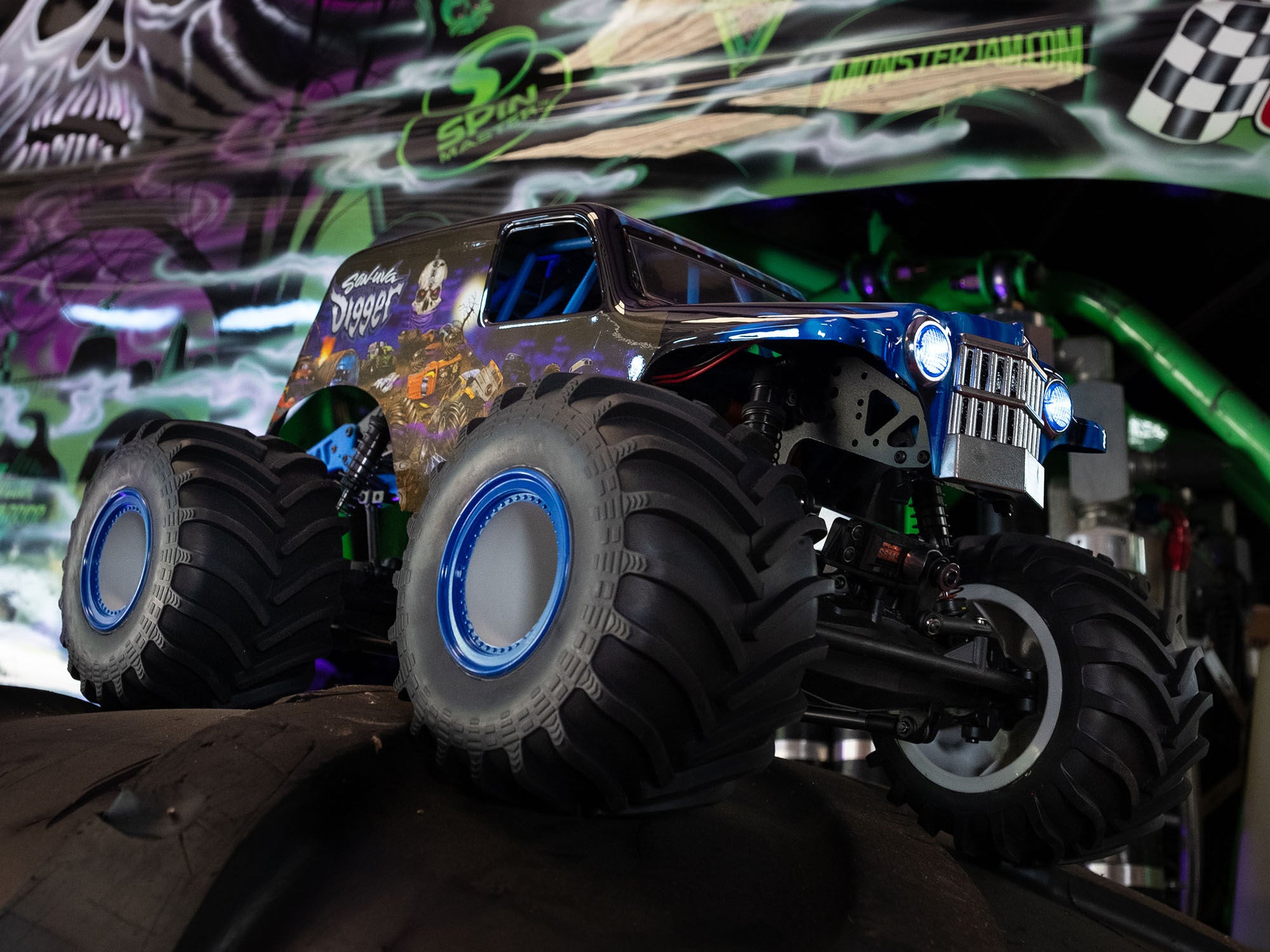 SonUvaDigger 4WD Solid Axle Monster Truck RTR