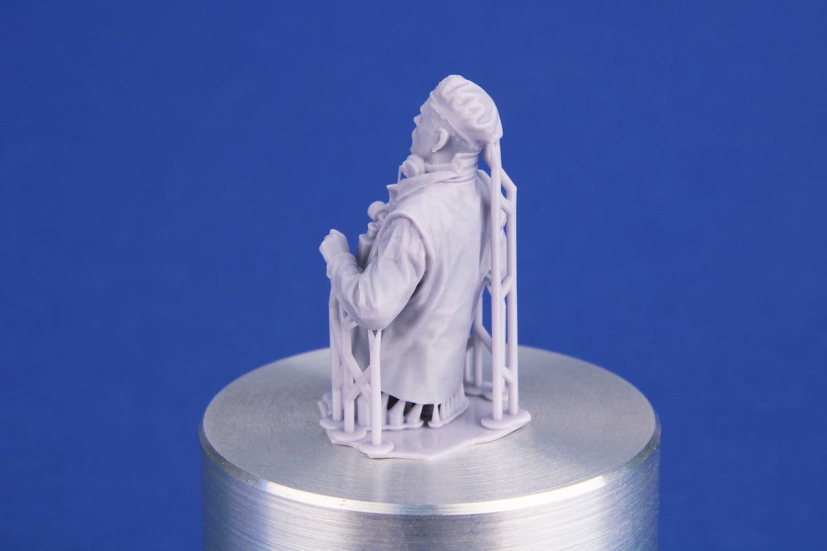 WWII British CW Tank Commander / Half Figure 1/35 British tank commander half figure, late WW2 period. 3D printed, the detail level and natural pose stand out. (All models are supplied unpainted)