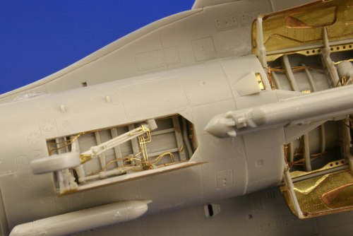 Lockheed-Martin F-16CJ Fighting Falcon Block 50 Fighting Falcon undercarriage PRE-PAINTED IN COLOUR (designed to be used with Tamiya TA61098 kits)