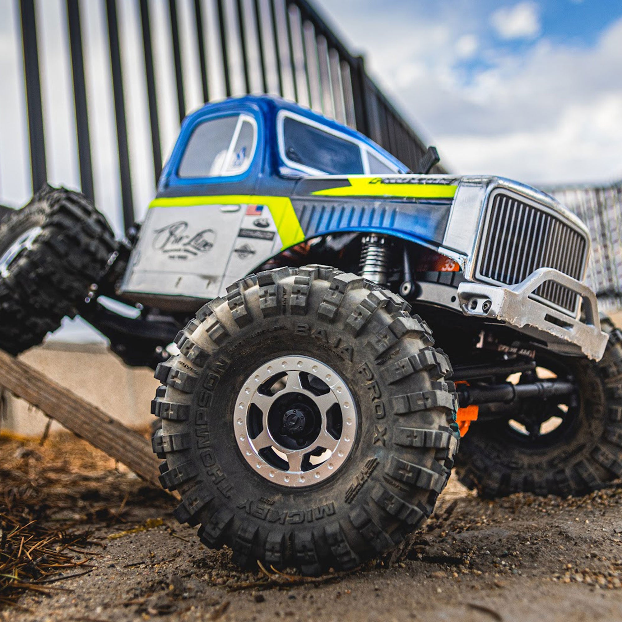 1/10 Mickey Thompson Baja Pro X Predator F/R 1.9" Crawler Ti