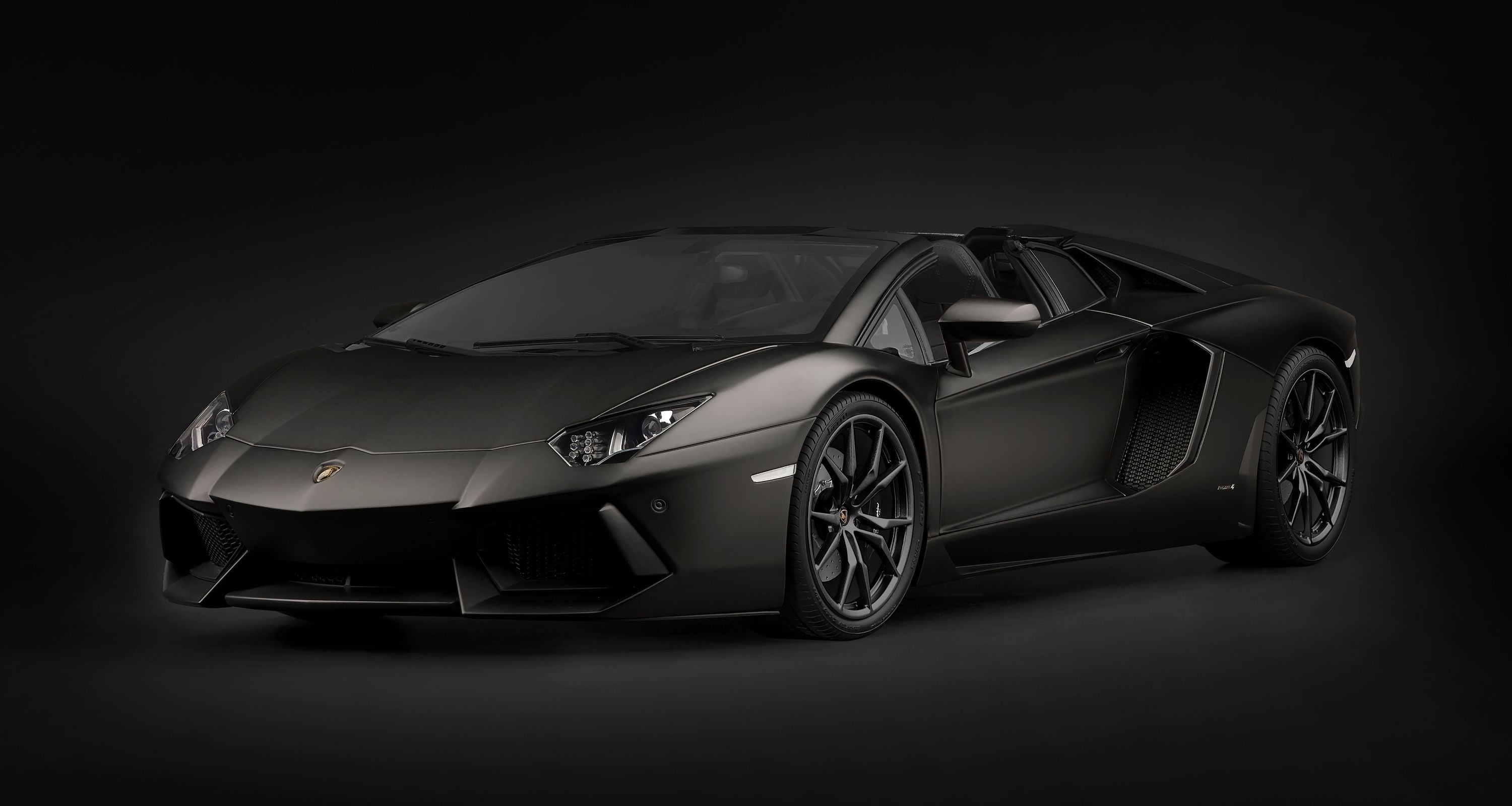 HK121 Lamborghini Aventador LP700-4 Roadster Nero Nemesis - 1:8 Scale Kit