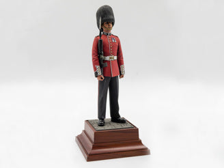 ICM British Grenadier Queenâ€™s Guards 1:16 Figure