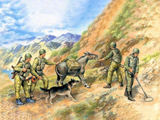 ICM Soviet Sappers (1979-1988) 4 Figures with Donkey & Dog