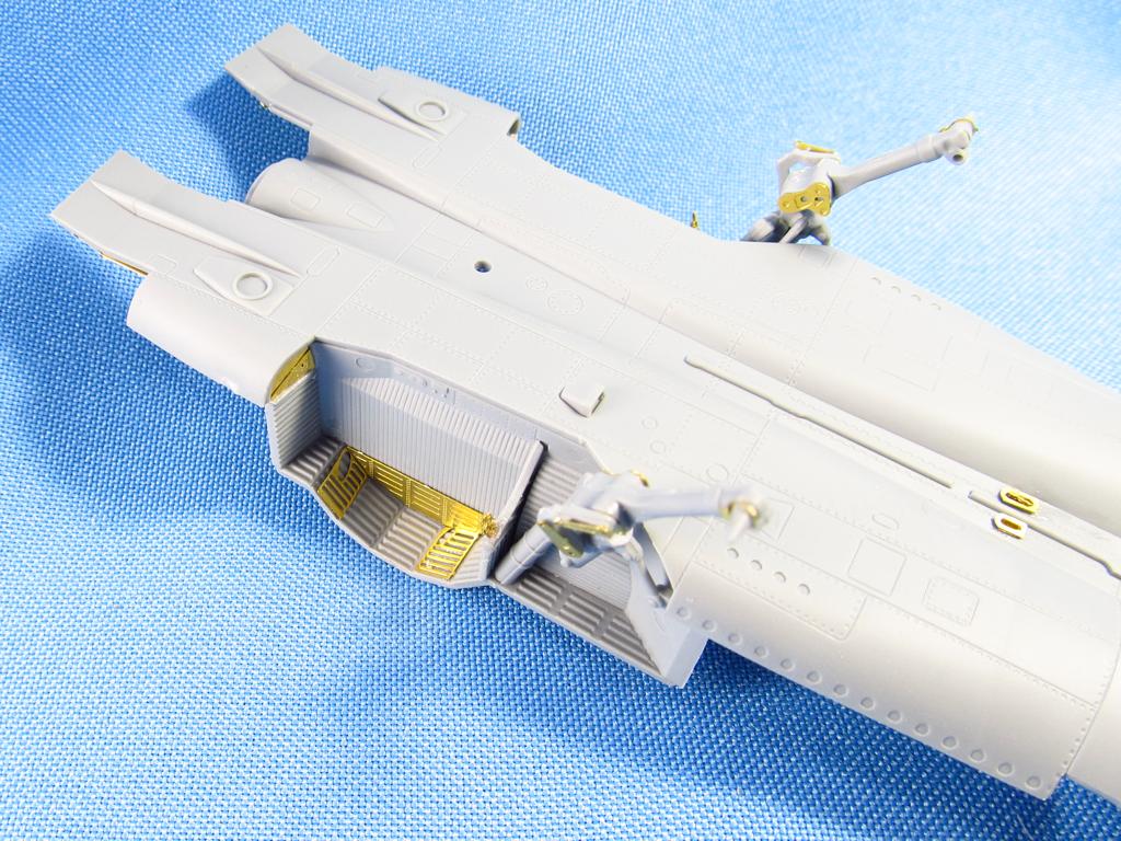 Mikoyan MiG-25 wheel bays etched detailing sets (designed to be used with ICM UA UK kits) [MiG-25RBT MiG-25RBF MiG-25BM]