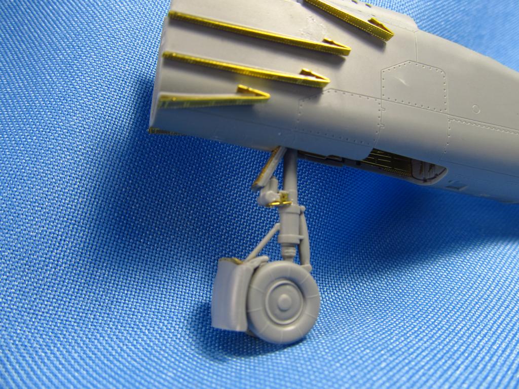 Mikoyan MiG-25 wheel bays etched detailing sets (designed to be used with ICM UA UK kits) [MiG-25RBT MiG-25RBF MiG-25BM]