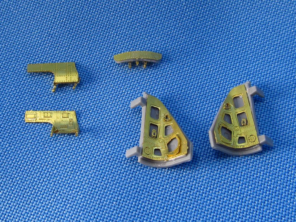 Mikoyan MiG-25 wheel bays etched detailing sets (designed to be used with ICM UA UK kits) [MiG-25RBT MiG-25RBF MiG-25BM]