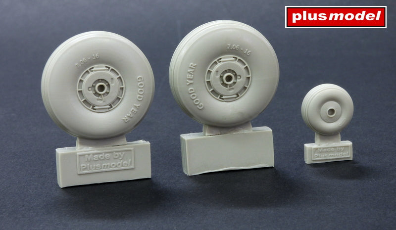 Douglas C-47 Skytrain wheels with covers (designed to be used with Monogram and Revell kits)