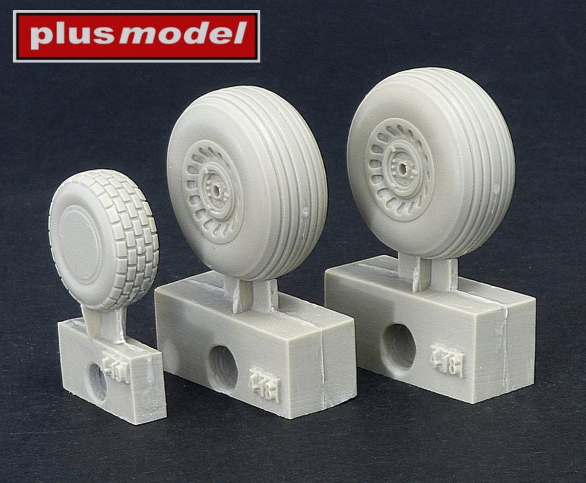 Martin B-26B Marauder early main wheels with groove pattern tread and block tread front wheel (designed to be used with ICM UA UK kits)