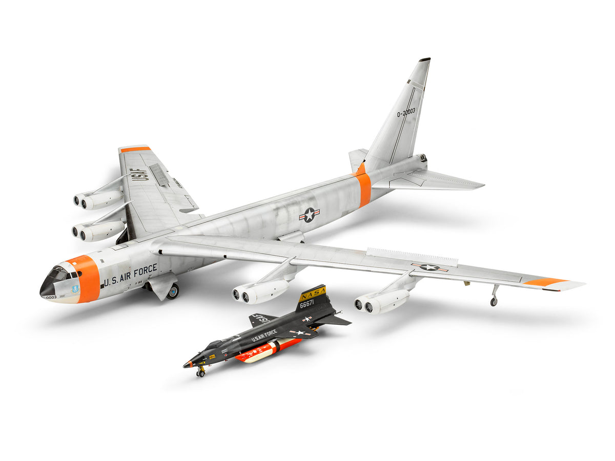 Boeing B-52D Stratofortress Platinum Edition