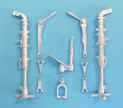 Focke-Wulf Fw-190D-9 replacement Metal Landing Gear (designed to be used with Trumpeter kits)