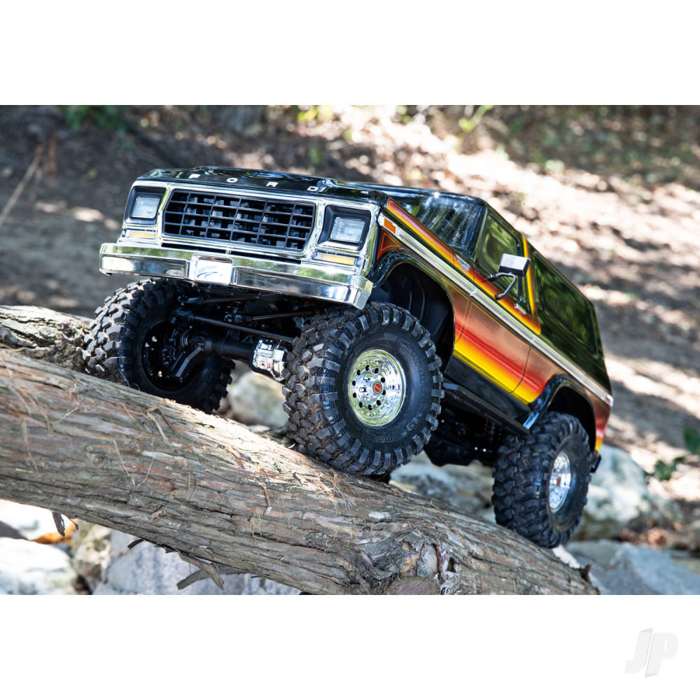 Traxxas TRX-4 1979 Ford Bronco 1:10 4X4 Electric RTD All-Terrain Crawler, Red (TRX82246-4-RED)