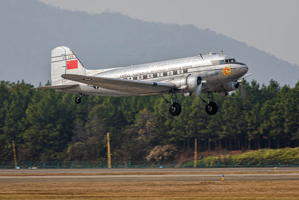 Trumpeter Douglas DC-3 Dakota - TU05813 - Aircraft Kits