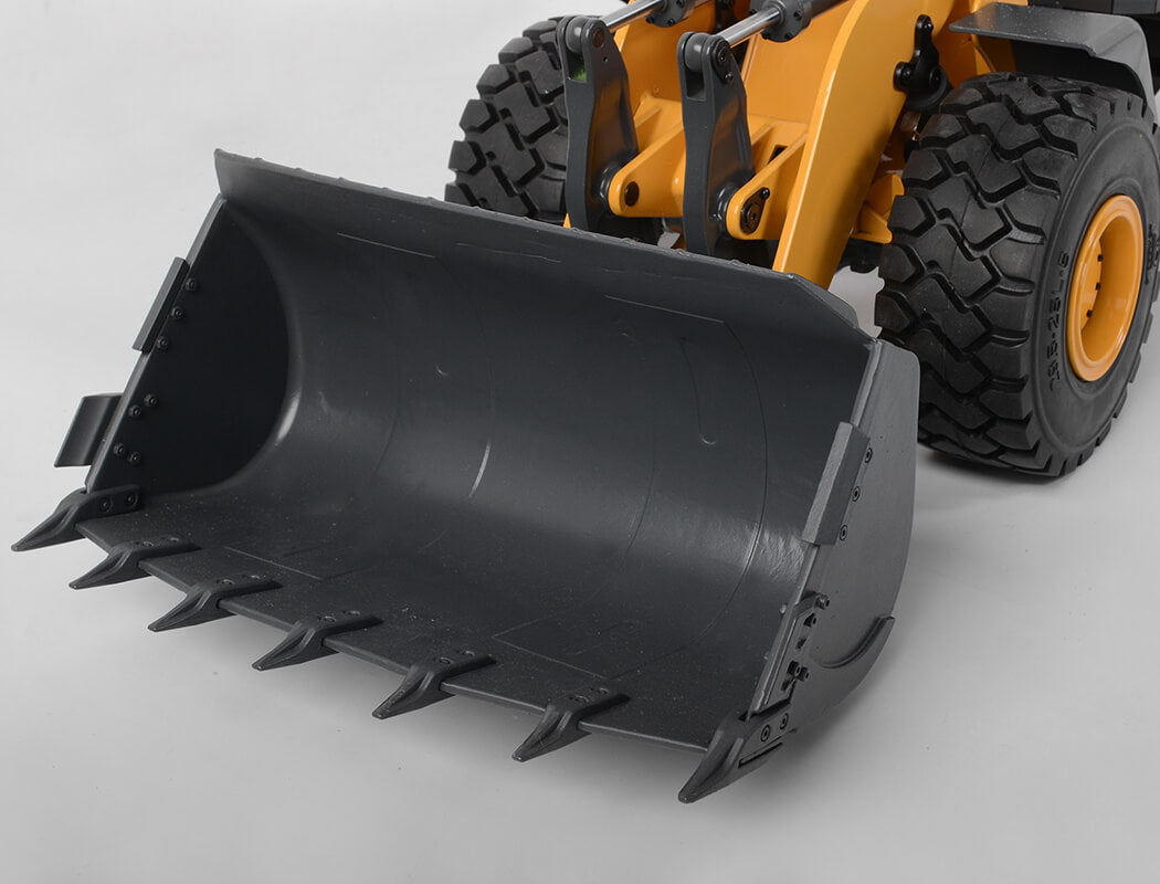 RC4WD 1/14 EARTH MOVER 870K HYDRAULIC WHEEL LOADER (YELLOW AND WHITE) VV-JD00031