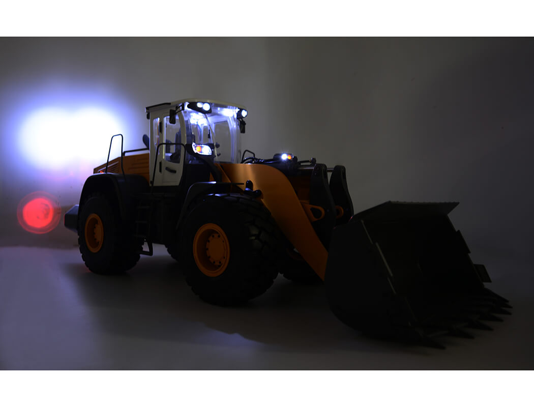 RC4WD 1/14 EARTH MOVER 870K HYDRAULIC WHEEL LOADER (YELLOW AND WHITE) VV-JD00031
