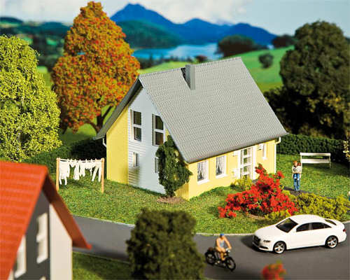 Faller Detached House (Yellow) Kit VI FA130317