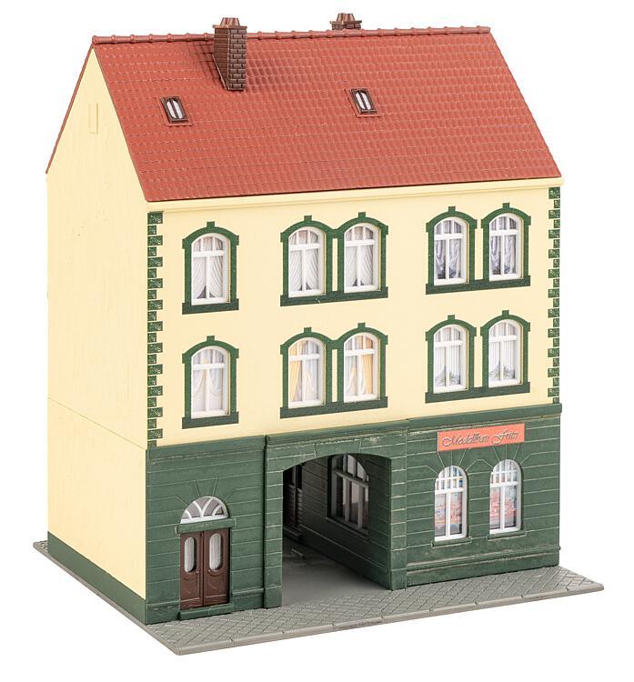 Faller Town House with Modelmaker&#39;s Shop Kit III FA130628