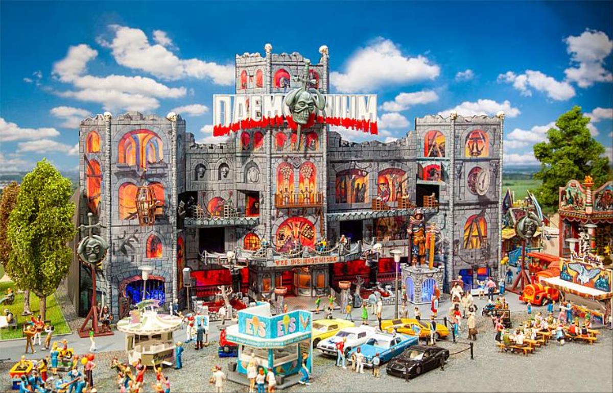 Faller Daemonium Haunted House Fairground Kit FA140418