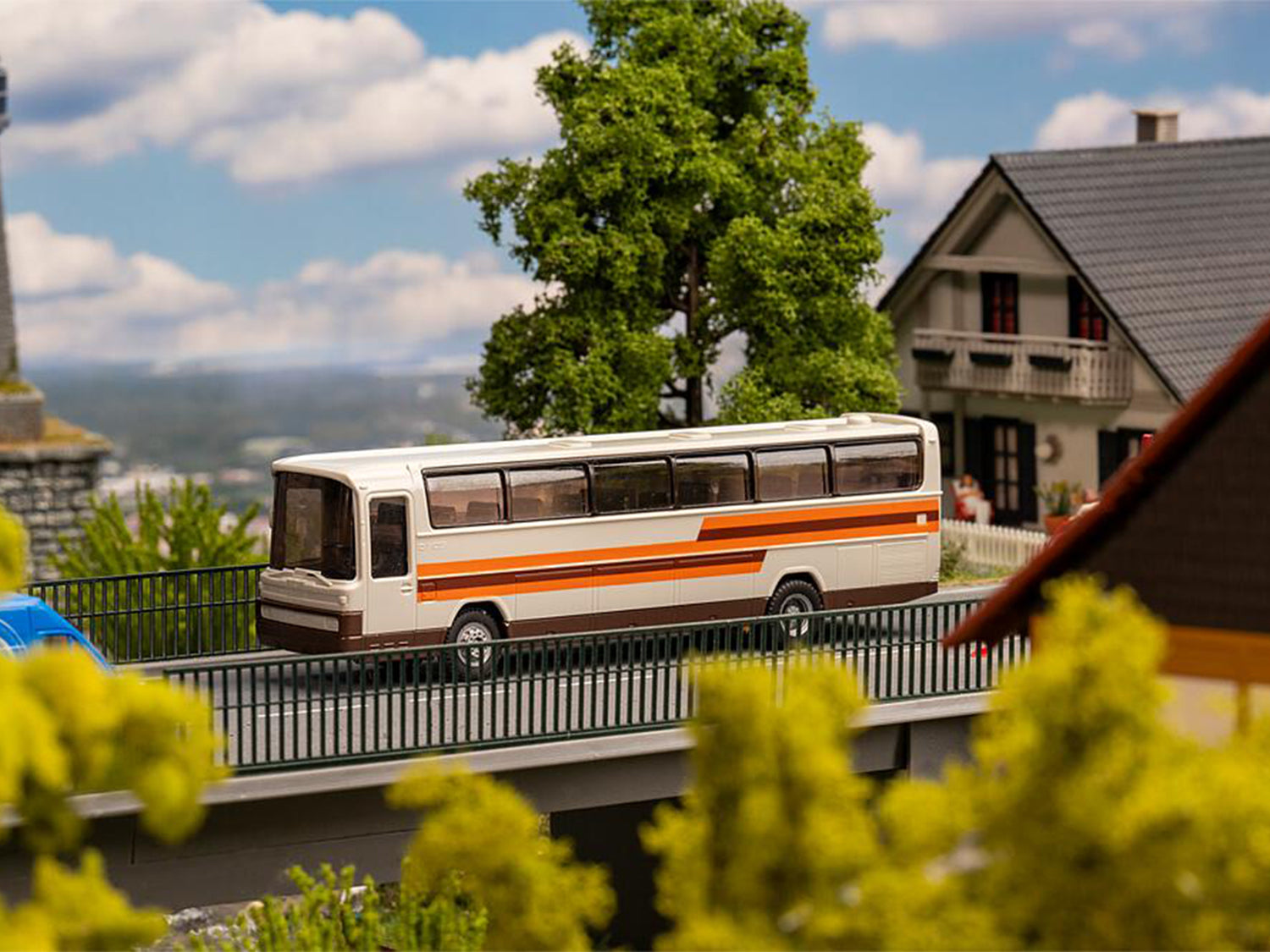 Faller Car System MB O 303 RHD Coach FA161441