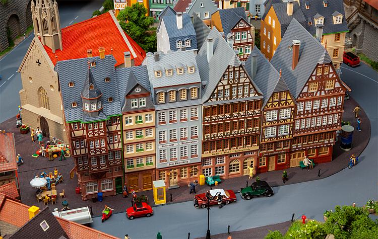 Faller Romerberg East Row Town Houses (6) Kit II FA190077