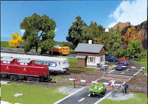 Faller Level Crossing with Gatekeepers Lodge Kit II FA222174