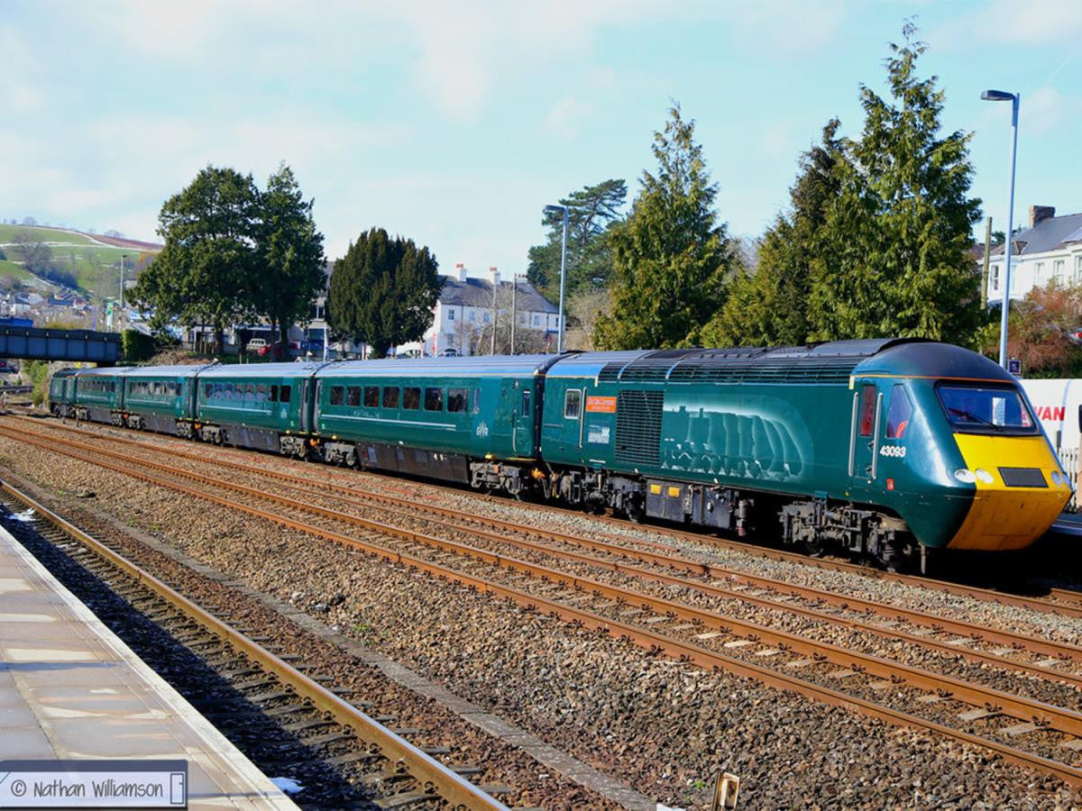 GM Collection Class 43 HST 43041/093 GWR Castle Set GM2210301