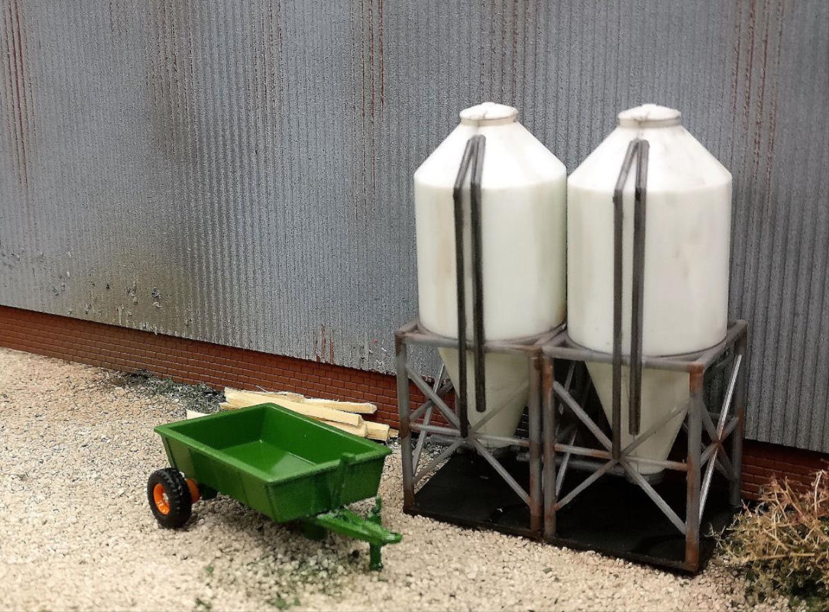 GM Structures Fordhampton Farm Silos Kit GM420
