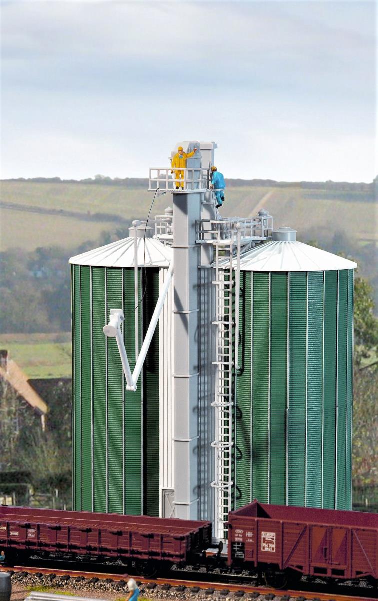 GM Structures Fordhampton Grain Silos Kit GM427