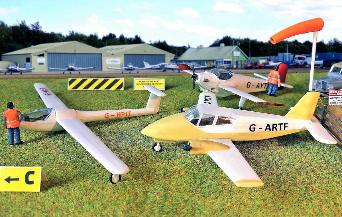 GM Structures Fordhampton Airfield Planes & Gliders Kit GM443