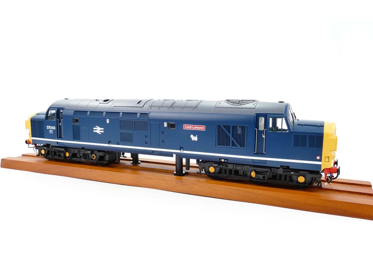 GM Collection Class 37 043 &#39;Loch Lomond&#39; BR Blue w/White Stripe GM7240401