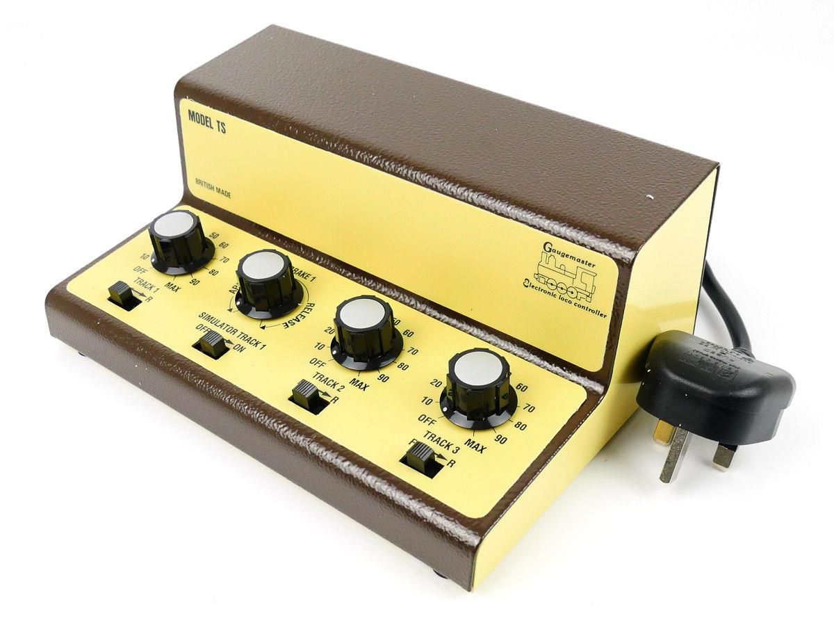 Gaugemaster Controls Three Track Cased Controller with Simulation on One Track GMC-TS