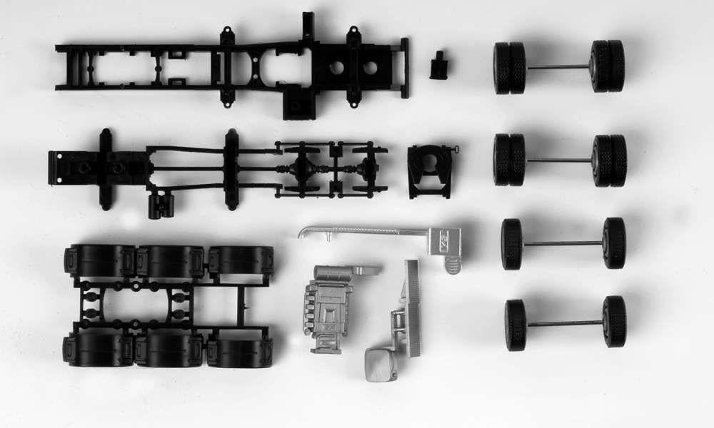 Herpa Chassis MAN TGX 680 Heavy Duty 4 Axle (2) HA083157