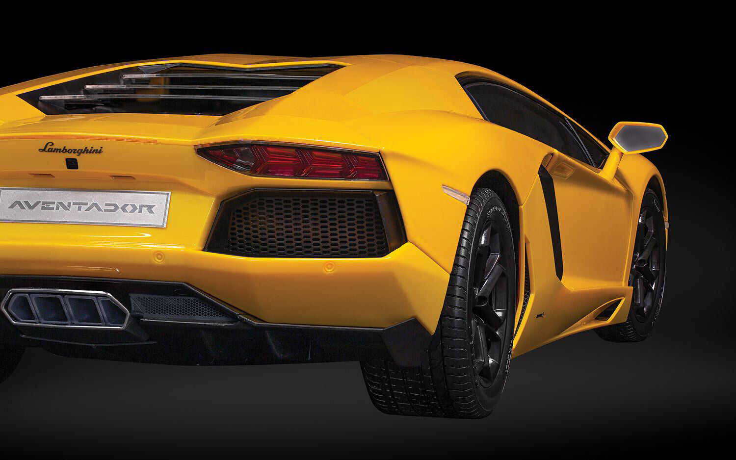 Lamborghini Aventador LP 700-4 Giallo Orion