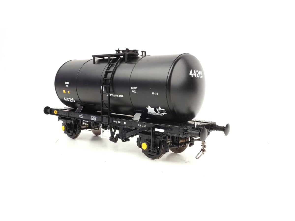 Heljan 35t B Tank Wagon Esso Black &#39;Lube Traffic Only&#39; HN1019