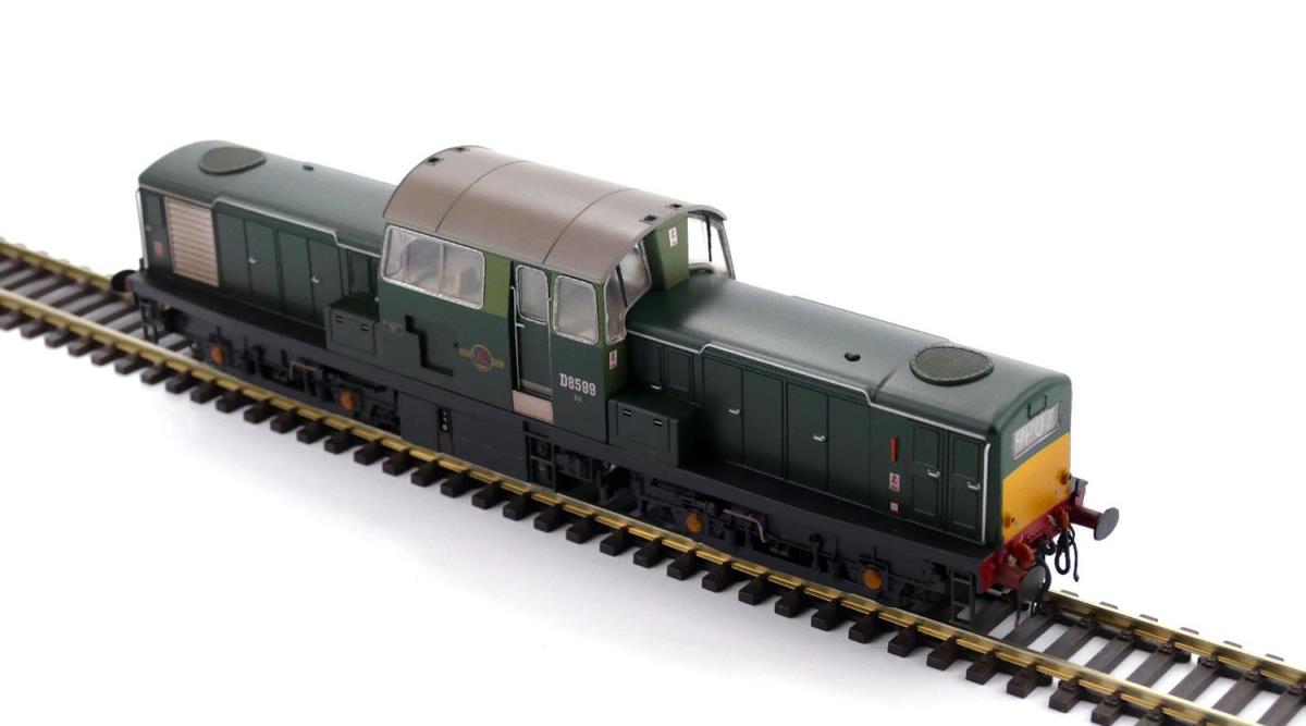 Heljan Class 17 D8599 BR Green Small Yellow Panels Weathered HN1726