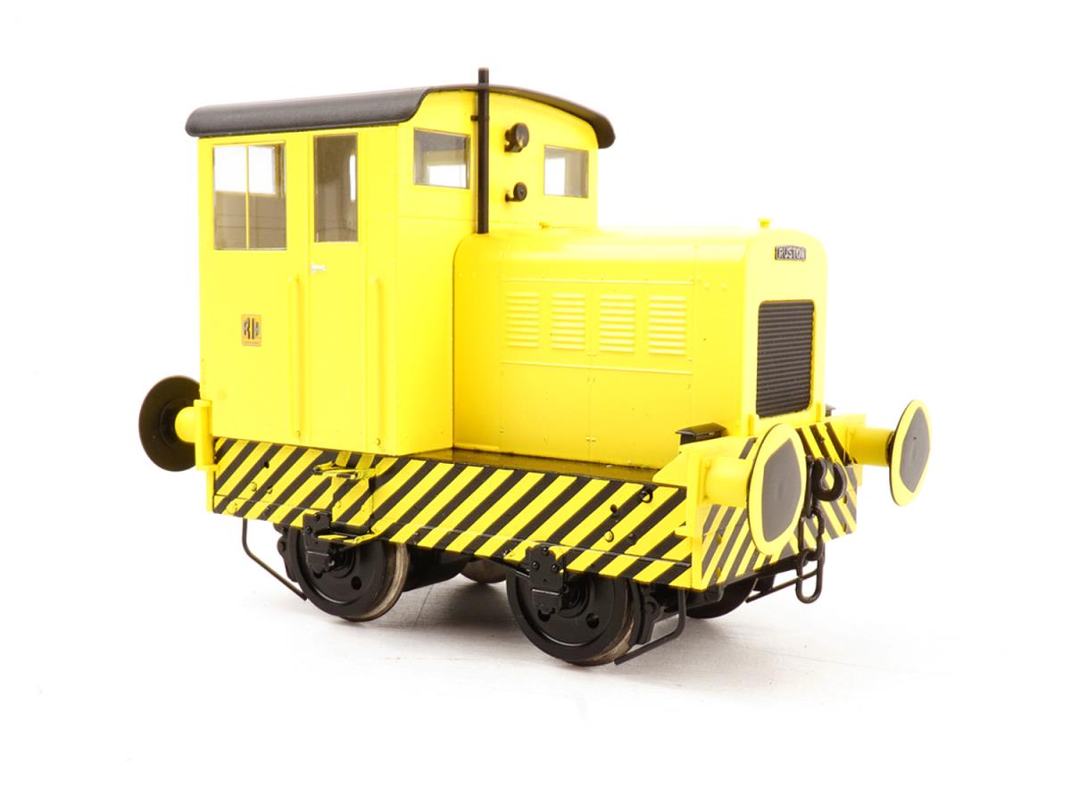 Heljan Ruston &amp; Hornsby 48DS Enclosed Cab Yellow/Wasp Stripes HN9032