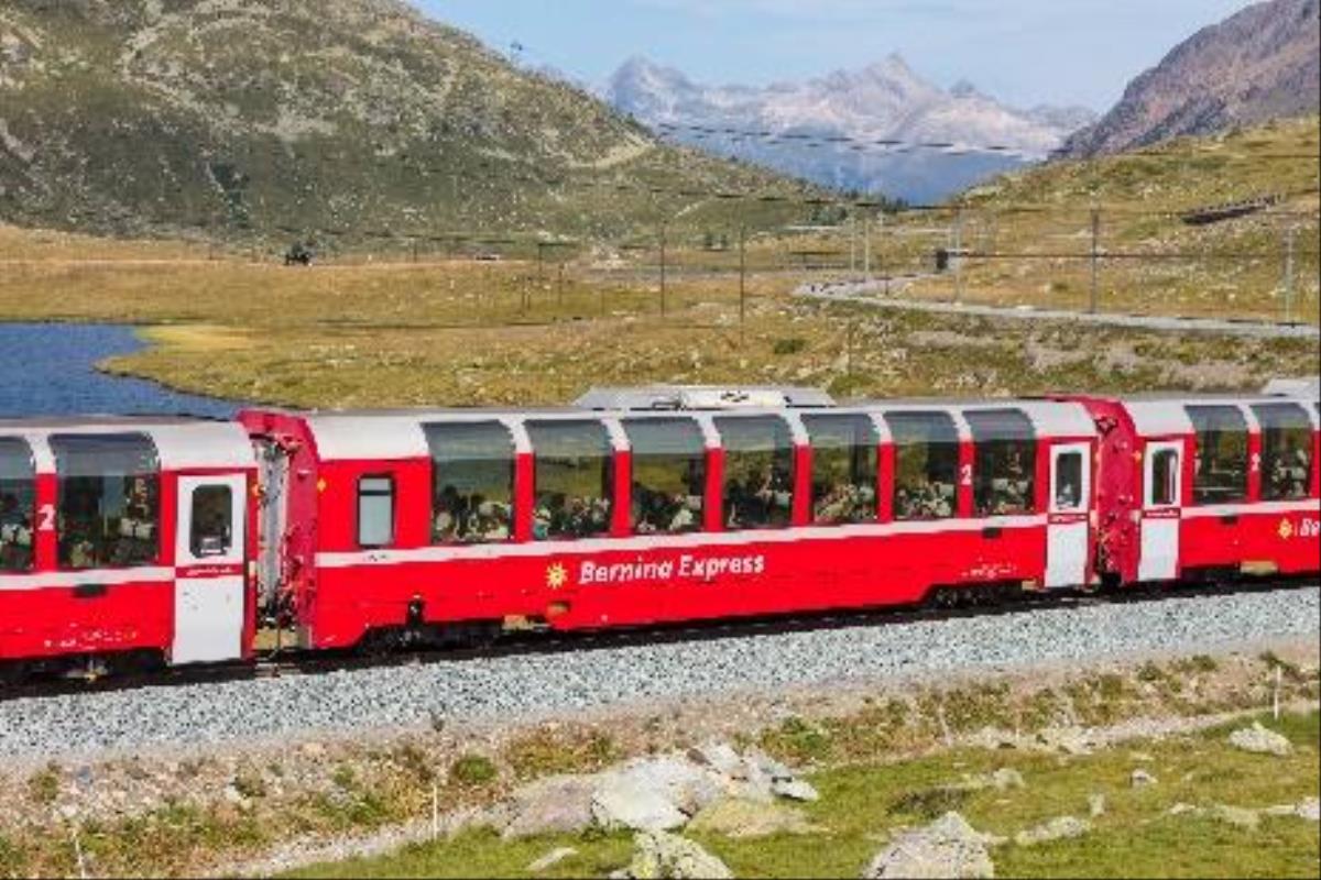 Kato (Europe) RhB Bernina Express (New Logo) 4 Car Add on Coach Set K10-1656